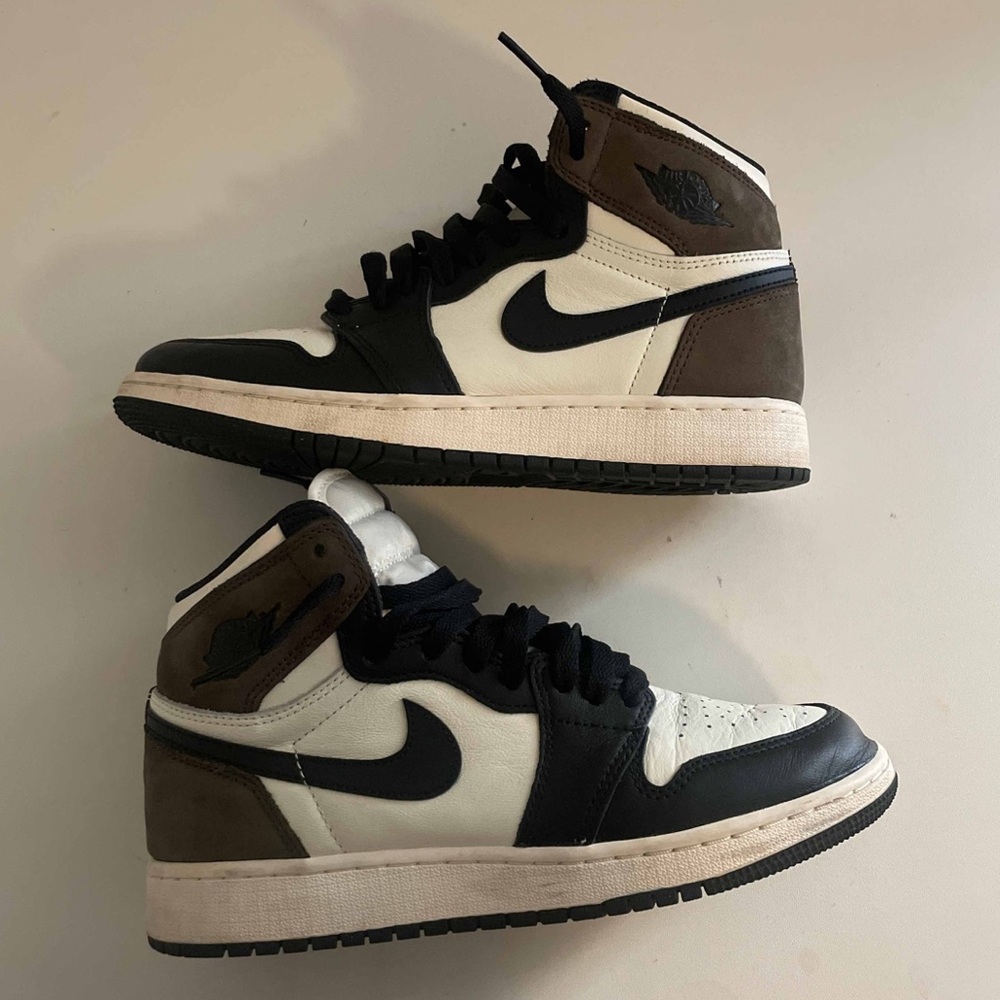 2020 Air Jordan 1 Retro High OG GS 'Dark
Mocha'